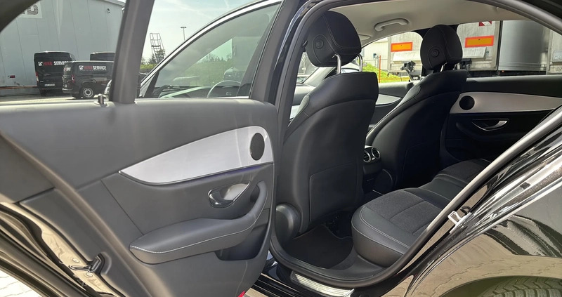 Mercedes-Benz Klasa E cena 212000 przebieg: 57190, rok produkcji 2021 z Wadowice małe 301